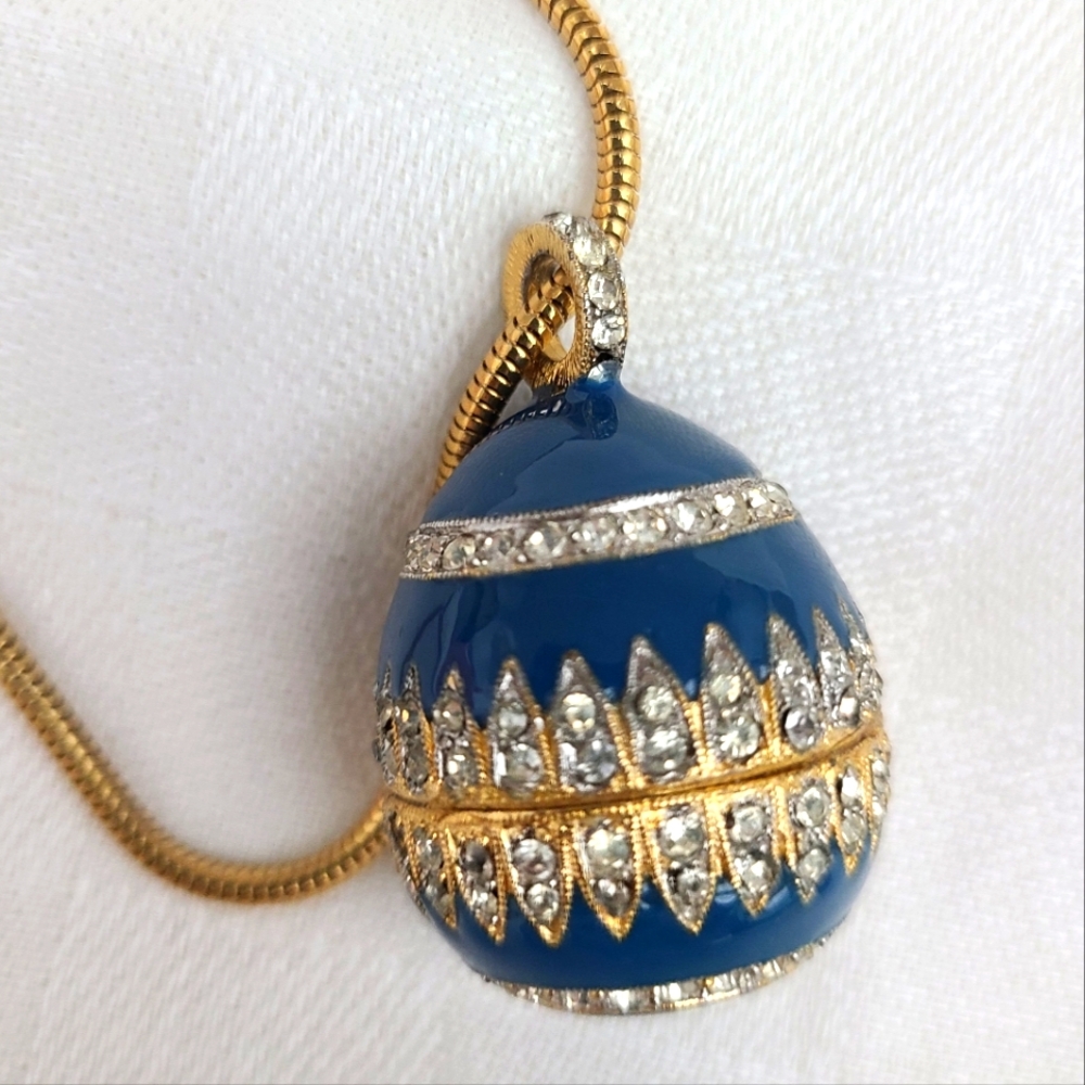 Vtg. EISENBERG 'Faberge-Like' Blue Enamel & Rhinstone PendantOn Snake Chain 18"
